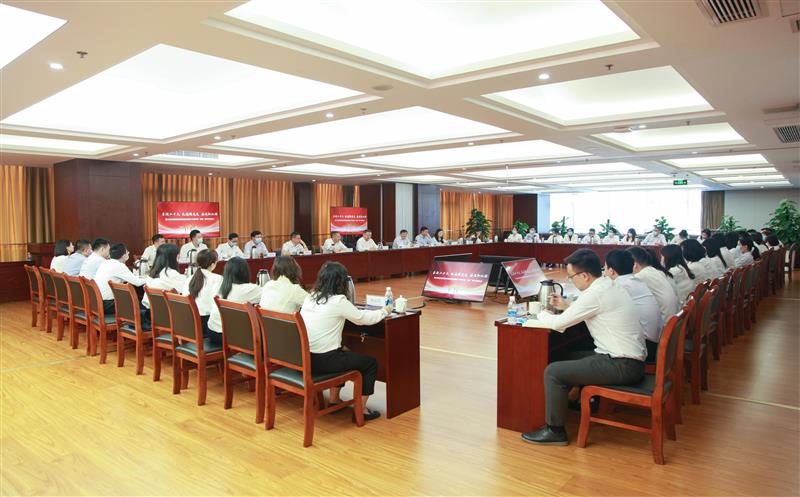 省自然腾龙国际平台投资集团组织召开庆祝“五四”青年节座谈会
