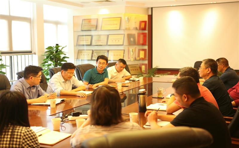 省自然腾龙国际平台投资集团党委委员、副总经理徐锡惠一行到中成集团调研指导工作