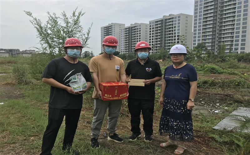 酷暑慰问到一线，，，，，清凉关怀入人心