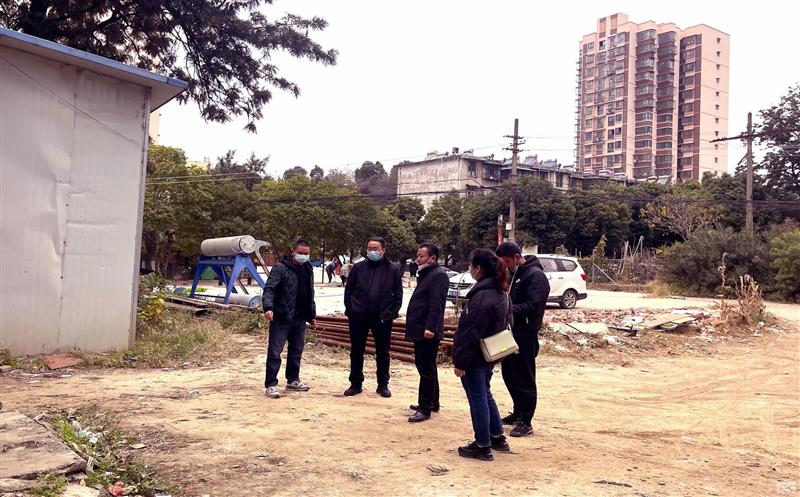 西昌市自然腾龙国际平台局宋斌局长带队到102厂了解土地开发规划和地热矿权“探转采”情况