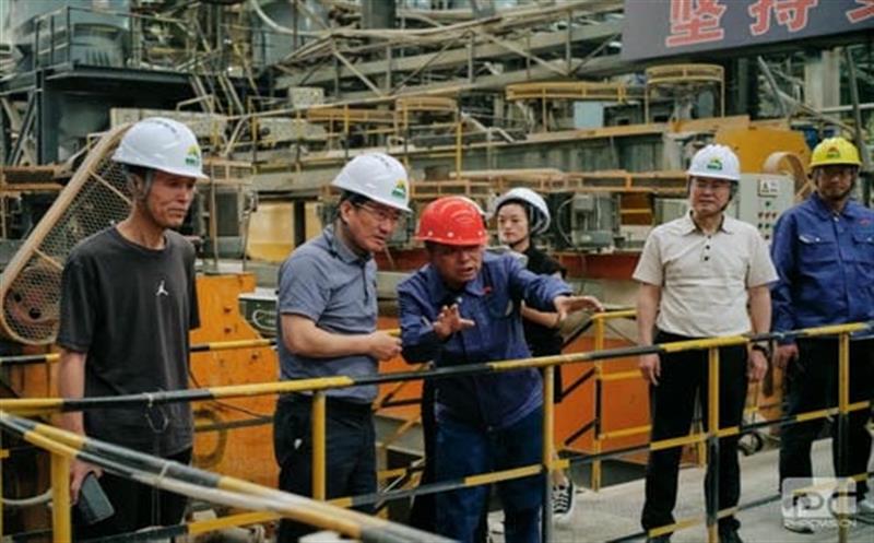 腾龙国际平台工会主席杜春茂到德昌大陆槽稀土矿调研指导工作