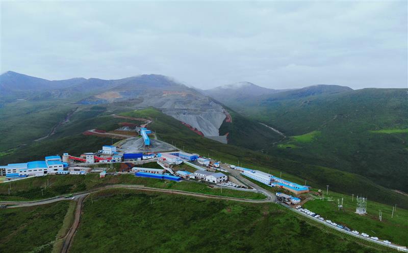 向阳而生，，，，，集团松树南沟金矿勇立峰顶搏劲风！