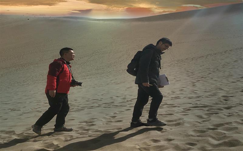 丝路石语证坚韧，，，，，，，，黄沙百战铸传奇——区调队助力敦煌世界地质公园再评估绿牌侧记