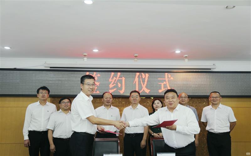 优势互补，，，，，，携手并进 ——测绘公司与四川省青海商会签署战略合作协议